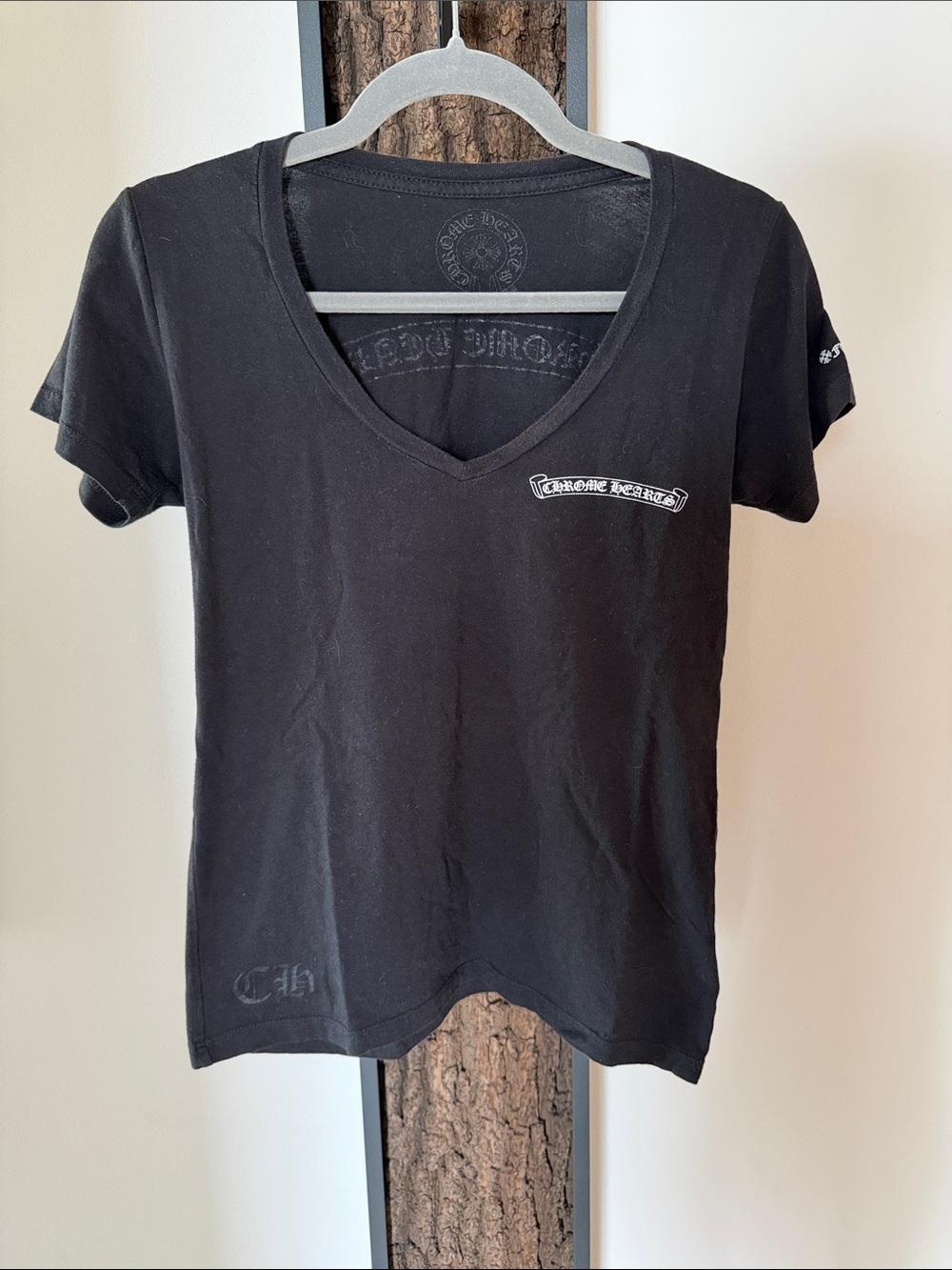 Chrome Hearts Old Horseshoe V-Neck Tee